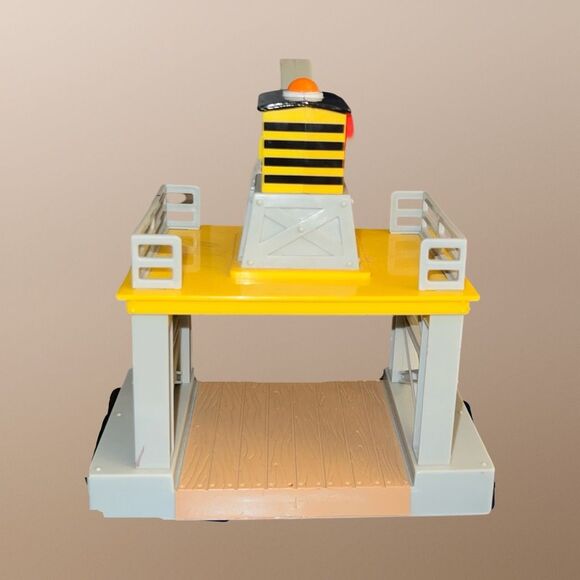 Thomas & Friends Take Along Gantry Crane & 2 Train Cars - Picture 6 of 6